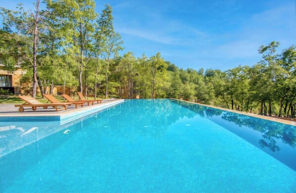 Seasonal outdoor pool - Redrock 1 br chalet  faqra . Faraya (Bqaatouta)