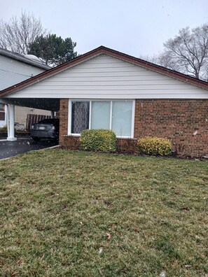 Property grounds - Private Bedroom, Bath, Kitchen,Livingroom Basement Near Airport & Humber College (Toronto)