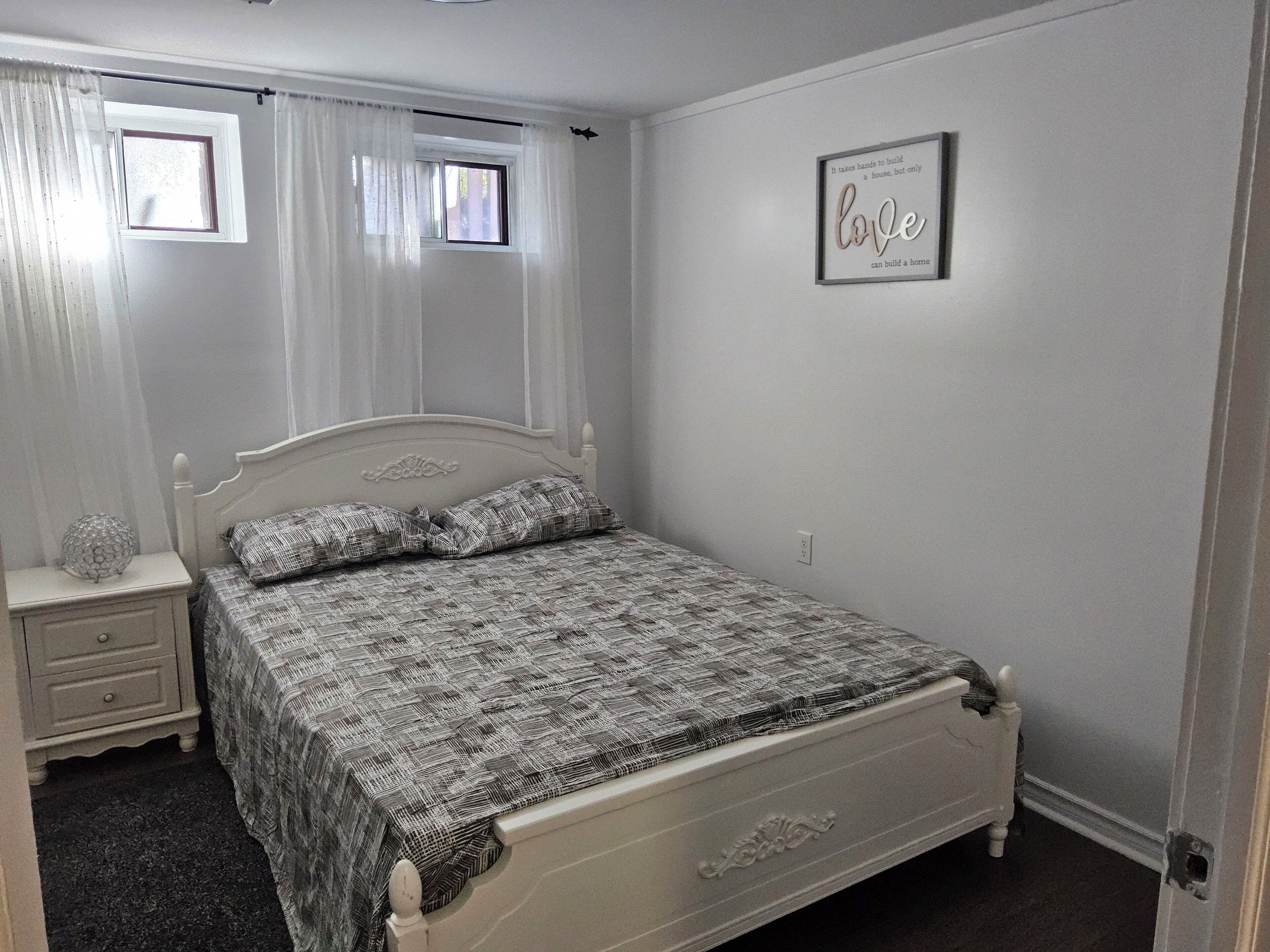 1 chambre, fer et planche à repasser, Wi-Fi gratuit, draps fournis