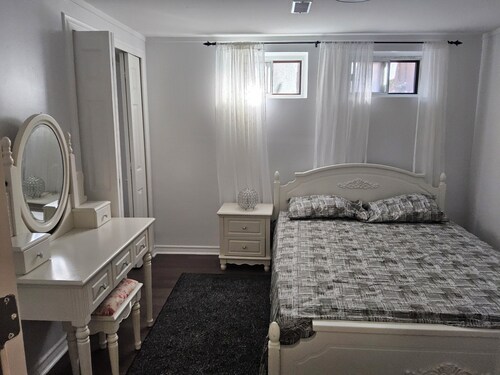 Private Bedroom, Bath, Kitchen,Livingroom Basement Near Airport & Humber College