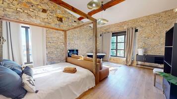 6 chambres, fer et planche à repasser, Wi-Fi, draps fournis