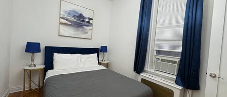 2 bedrooms, iron/ironing board, internet
