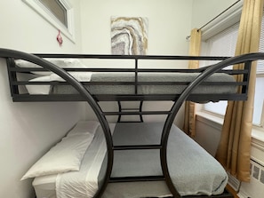 Iron/ironing board, Internet - Charming 2-bedroom apartment with AC in vibrant New York (New York)