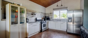 Peaceful 3BR Caribbean Home with private back yard and patio in Savaneta