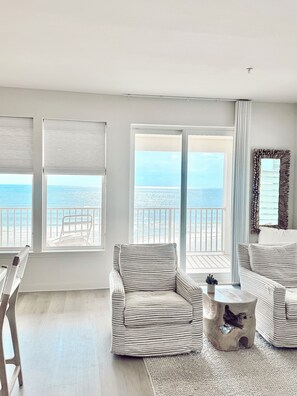 Smart TV, fireplace - CORNER UNIT•GULF-FRONT•NEW BUILD 2023•NEVER BEFORE RENTED•POOL /HOT TUB (Gulf Shores)