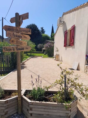 Property grounds - Vacation house with pool between Vaison and Ventoux (Entrechaux)