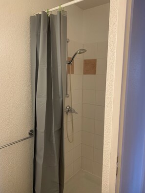 Shower, hair dryer, toilet paper - Apartment T2 Vu mountain 700 meters cable car swimming pool in summer (Cauterets)