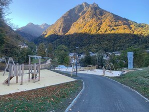 Children’s area - Apartment T2 Vu mountain 700 meters cable car swimming pool in summer (Cauterets)