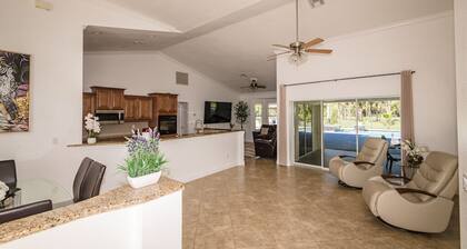 Private Getaway - Heated Pool+ Hot Tub + 3BR/3BA Home