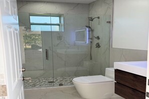 Shower, jetted bath, hair dryer, towels