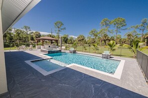 Piscine extérieure, piscine chauffée