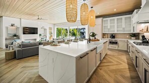 Fridge, microwave, oven, stovetop - New–2 Homes–Big Waterslide–Sport Court–Sleeps 37 (Sarasota)