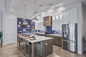Fridge, microwave, oven, stovetop - New-2 Homes–Pools–Slides–Mini Golf-Steps to Beach (Siesta Key)