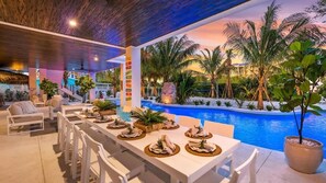 Outdoor dining - New-Sabal Estate–2 Homes–Pools–Rooftops–Sleeps 41 (Sarasota)