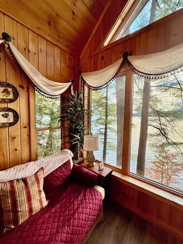 Whispering Pines 4-Season Lakefront Log Cabin