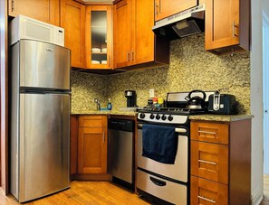 Private kitchen - 2-bedroom apartment in pleasant New York with AC for relaxing stays (New York)