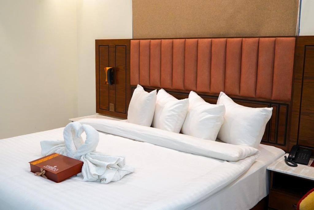 Executive Suite, City View | Iron/ironing board (on request), WiFi (free)