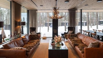 Deluxe-Suite, 1 Schlafzimmer, Küche, Talblick | Innenbereich