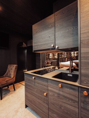 Deluxe-sviitti, 1 makuuhuone, keittiö, näköala laaksoon | Yksityinen keittiö