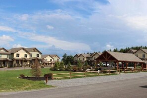 Unclassified image, 2 of 50, button - Black Bear 4br/3.5ba - Steps from lift pvt Hot Tub (Snowshoe)