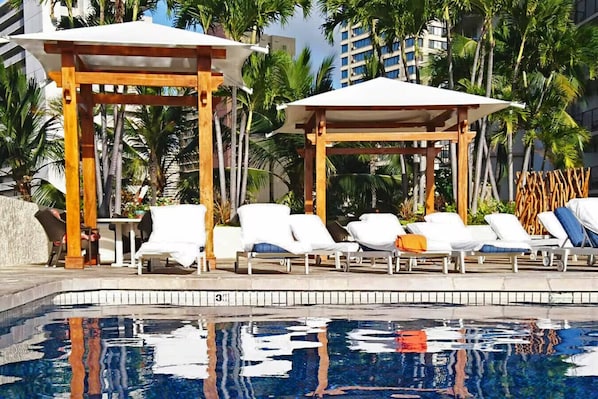 Pool - Upscale 3BR Luana Waikiki Suite • Sleeps 6 • Walk to Beach (Honolulu)