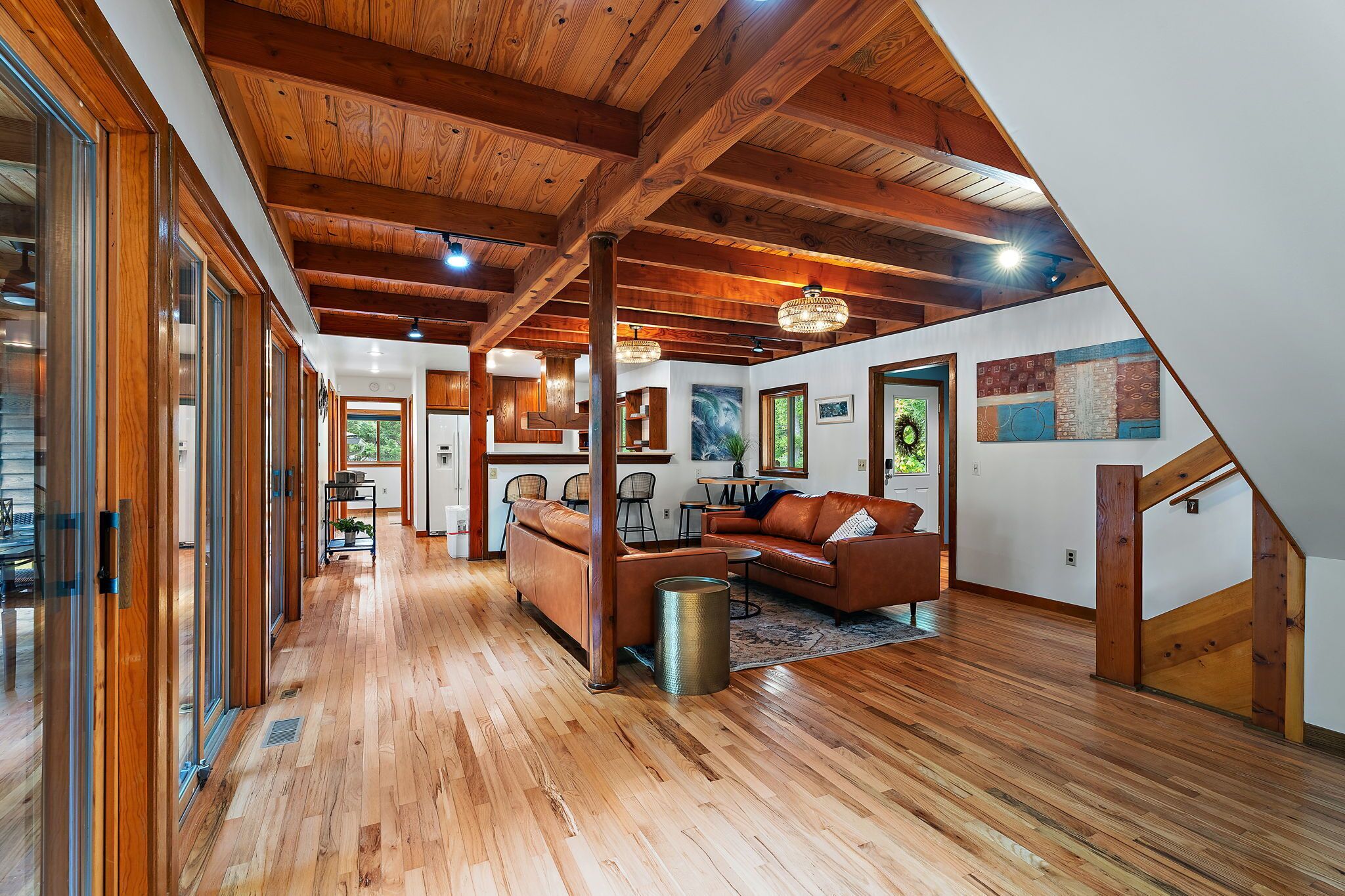 Smart TV, computer monitors