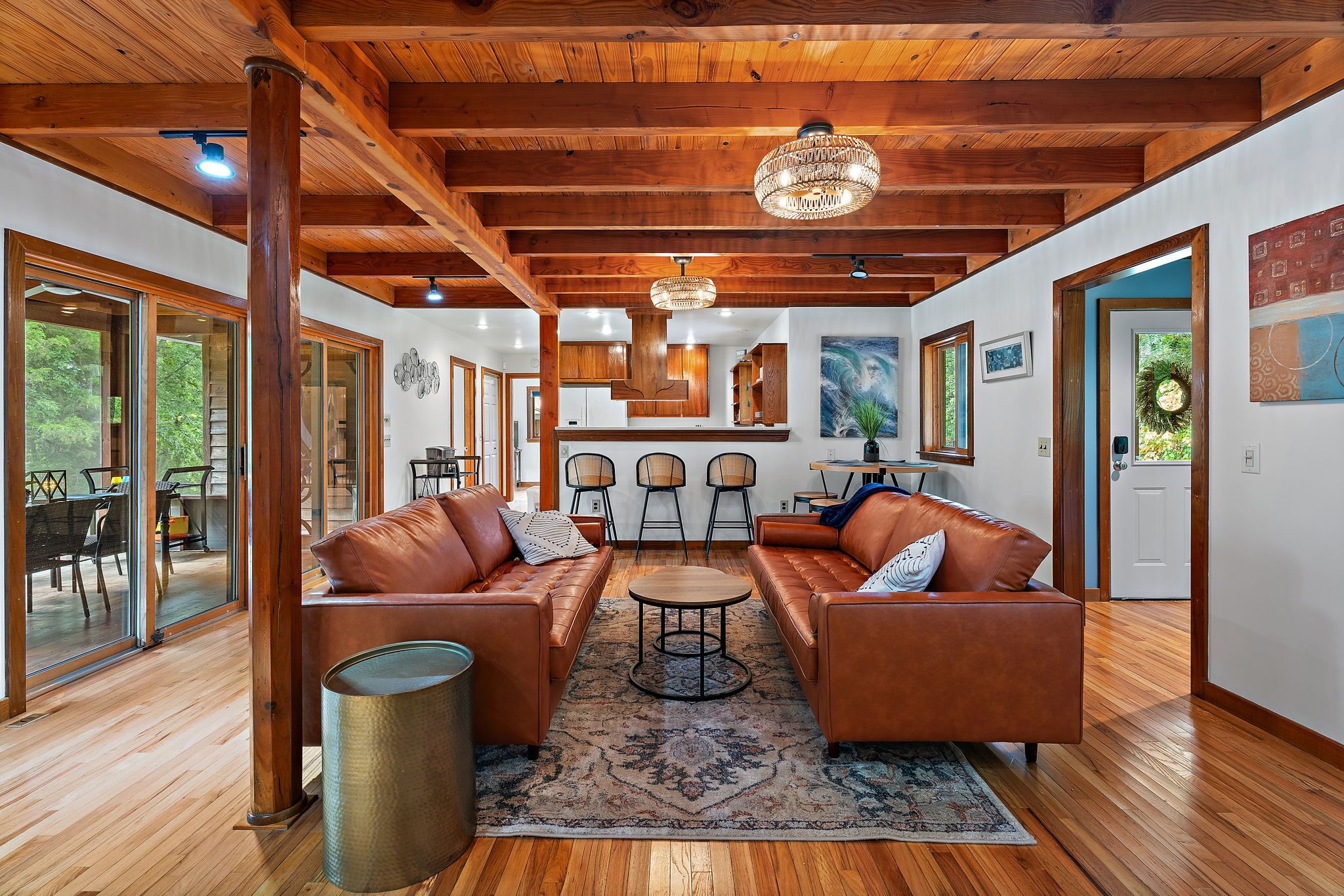 Smart TV, computer monitors