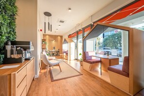 Dining - GuestReady - Maleo Living Apartments - 3A1 (Lisbon)