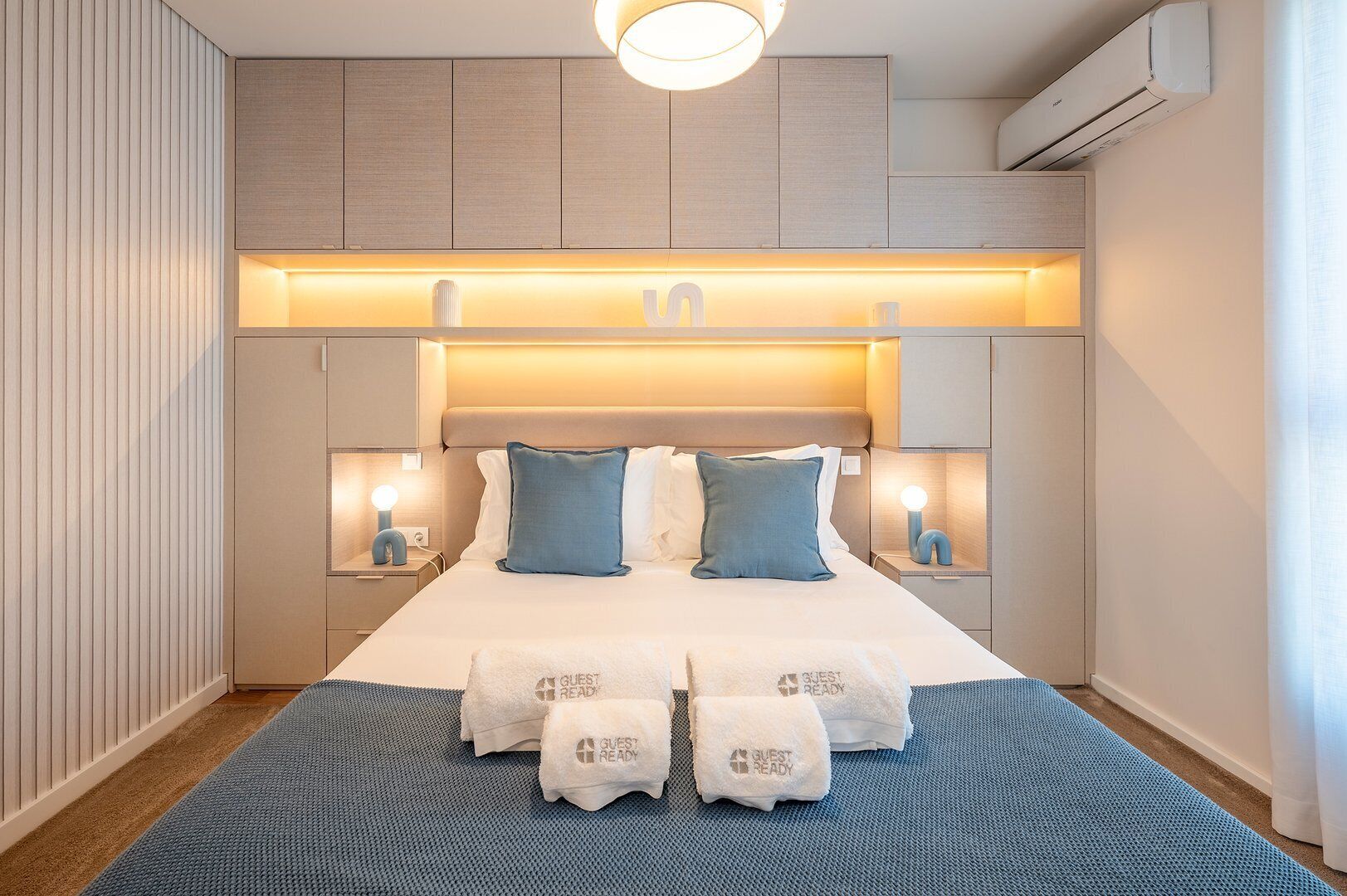 書桌、熨斗/熨衫板、上網、床單