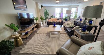 Adorable 2-bedroom apartment in borough Hollidaysburg -Very large one level