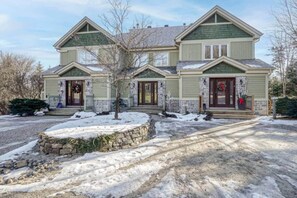 Exterior - Mont Tremblant ~ The Bête Bunker ~ Golf & Skiing (Mont-Tremblant)