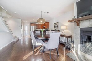 Dining - Mont Tremblant ~ The Bête Bunker ~ Golf & Skiing (Mont-Tremblant)