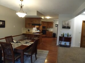 Dining - FIFA World Cup - Spacious 1-bedroom patio apartment in charming Overland Park. (Overland Park)