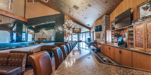 Resort with 2 bedrooms, and Kitchen, and a living room in gorgeous Stateline