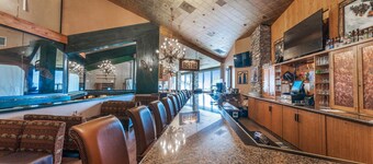 Resort with 2 bedrooms, and Kitchen, and a living room in gorgeous Stateline