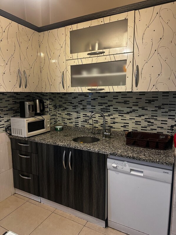 Appartement Deluxe, balcon, vue ville | Cuisine partagée