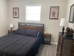 WiFi, bed sheets - Beautiful Waterfront Ranch (Erie Township)