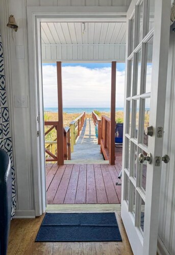 ~NEW~ Oceanfront Vintage‑Modern Cottage • Beachfront • Steps to Boardwalk Fun