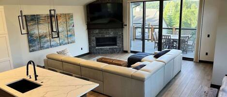 TV, fireplace, offices