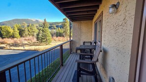 Outdoor dining - Modern 2-Bedroom Condo in the Heart of Keystone – Walk to the Slopes! (Keystone)