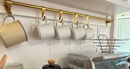 Private Guest House â Walk To Town!