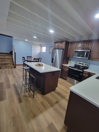Microwave, oven, stovetop, dishwasher. 2 Bedroom Apartment inside Barn in Wilmington, Ohio