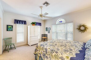 3 bedrooms, desk, iron/ironing board, Internet