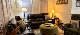 Blind Boone Bungalow in the 'Burg– Charming and Stylish 2BR Downtown Retreat