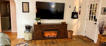 Blind Boone Bungalow in the 'Burg– Charming and Stylish 2BR Downtown Retreat