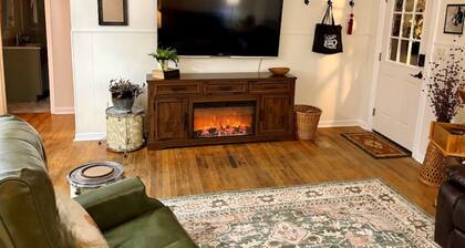 Blind Boone Bungalow in the 'Burg– Charming and Stylish 2BR Downtown Retreat