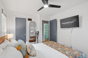 4 habitaciones y espacio para trabajar con laptop 