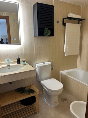Hair dryer, bidet, towels, soap - Loft Eira Cálm&luxury Views Sierra Nevad Parking included (Sierra nevada)