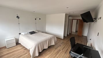Double Room | Desk, iron/ironing board, free WiFi