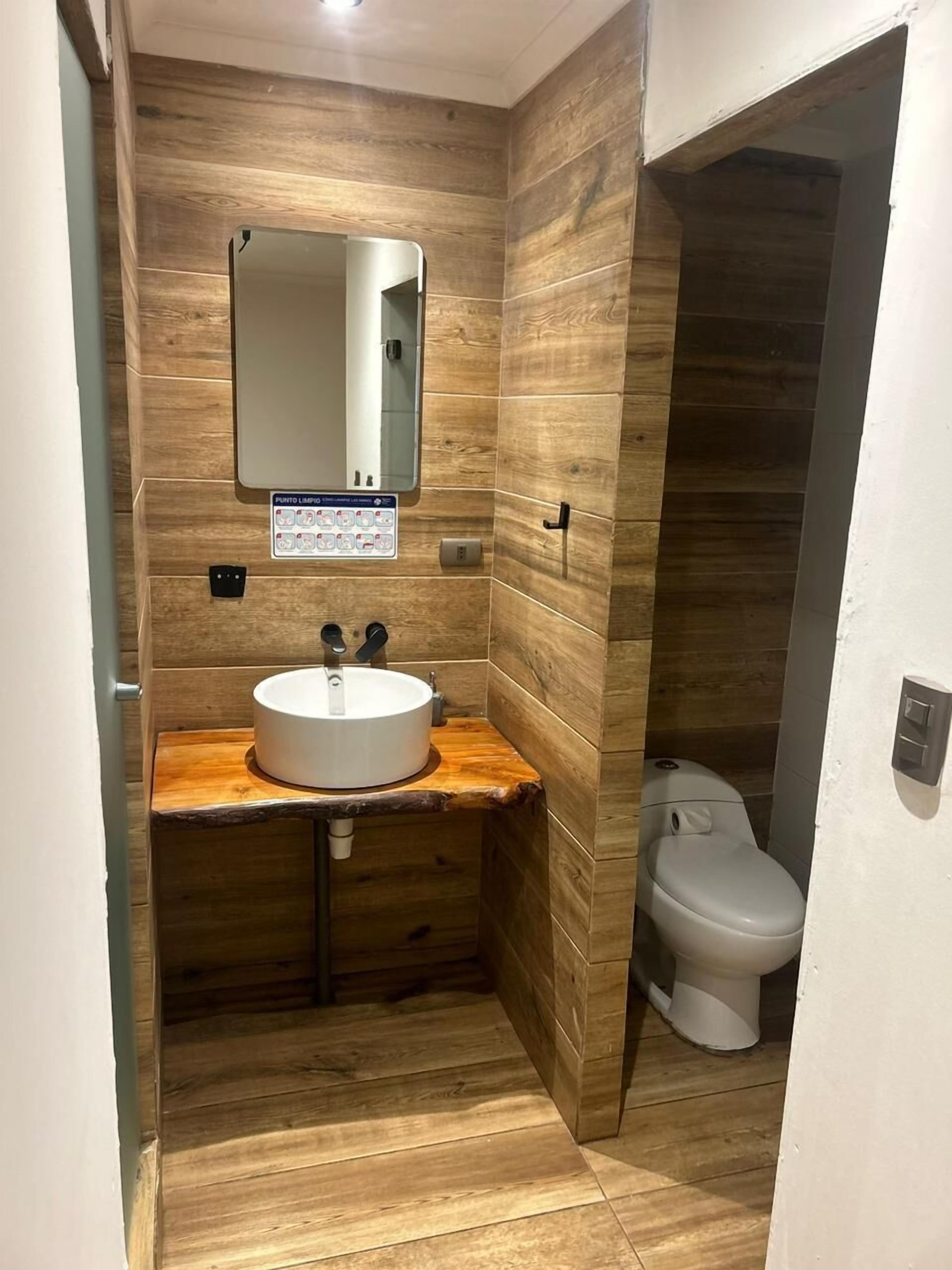 Toallas, jabón, papel higiénico